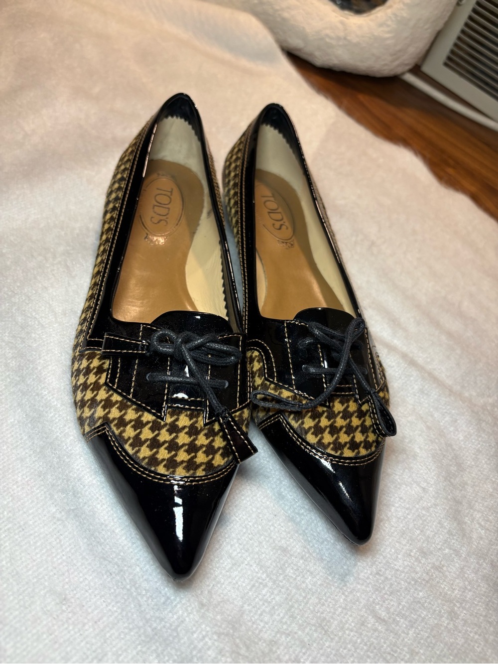 TOD'S Black Patent & Tan Houndstooth Pointed Toe Flats